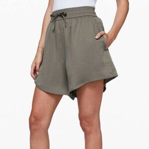 Lululemon Feeling Femme Short Grey Sage Size 4